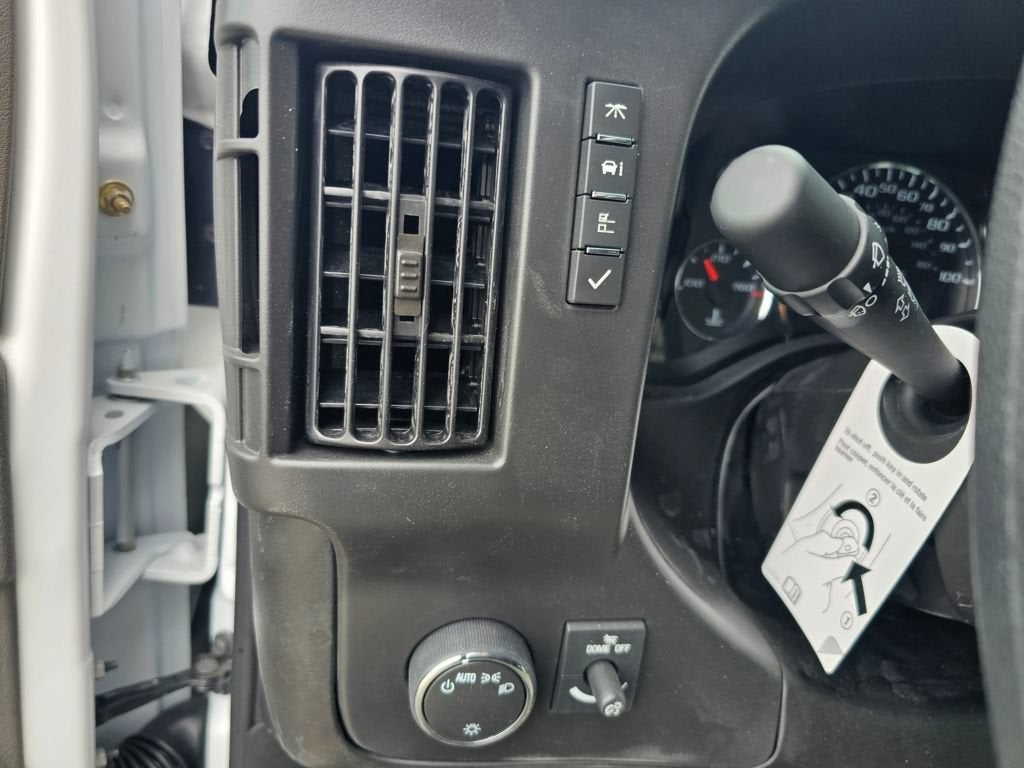 2025 Chevrolet Express Cutaway 3500 1WT