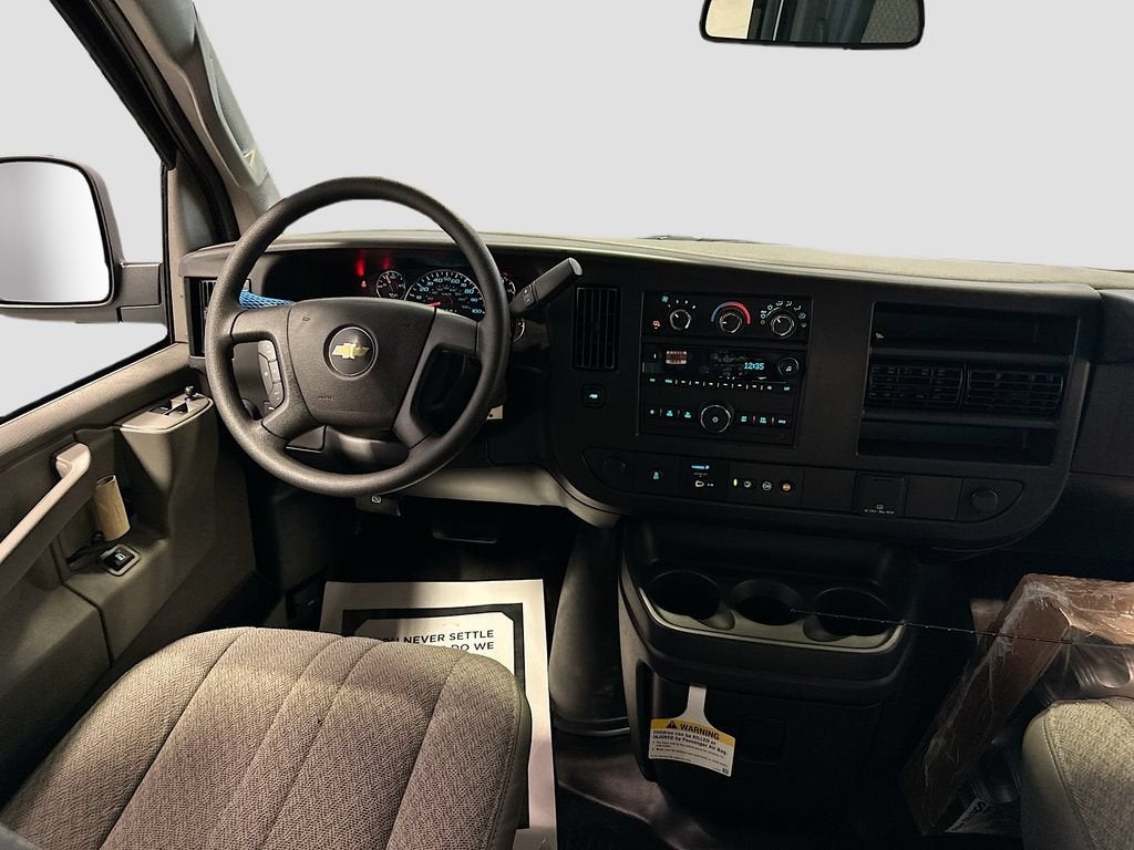 2025 Chevrolet Express Cargo WT