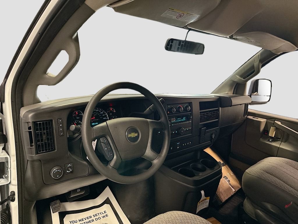 2025 Chevrolet Express Cargo WT