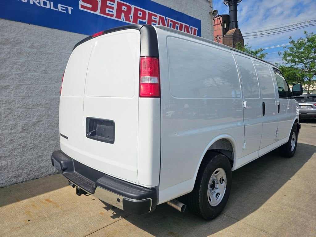 2025 Chevrolet Express Cargo WT