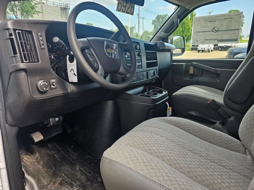 2025 Chevrolet Express Cargo WT