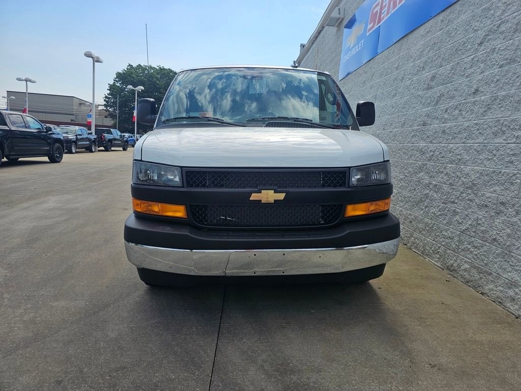2025 Chevrolet Express Cargo WT