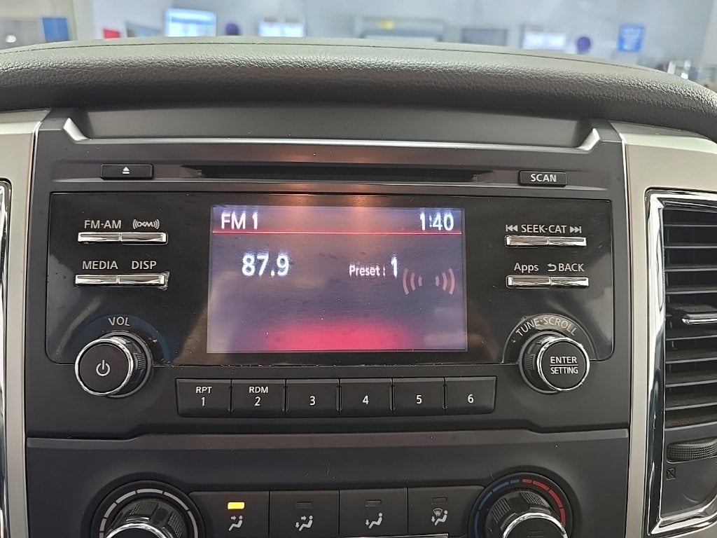 2017 Nissan TITAN SV