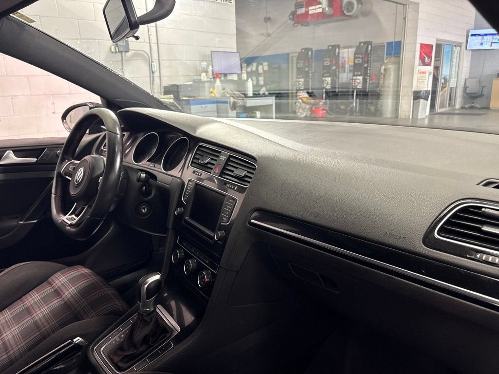 2017 Volkswagen Golf GTI S