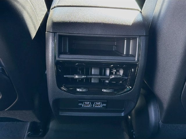 2027 Jeep Grand Cherokee Laredo