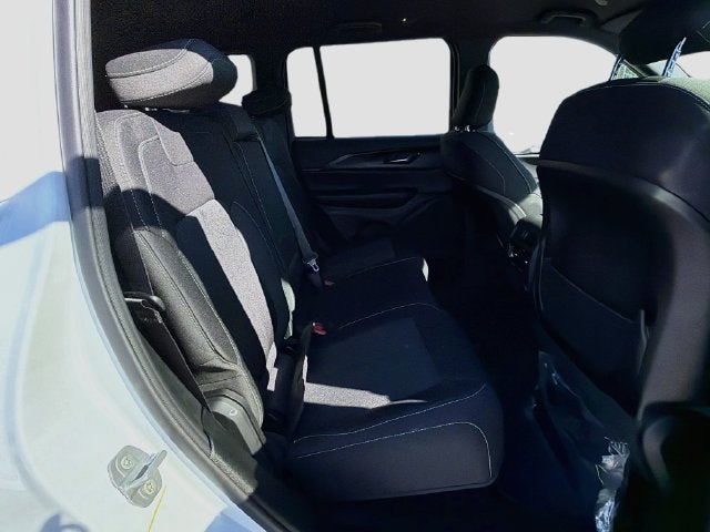 2027 Jeep Grand Cherokee Laredo