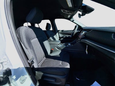 2027 Jeep Grand Cherokee Laredo