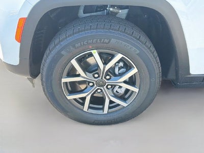 2027 Jeep Grand Cherokee Laredo