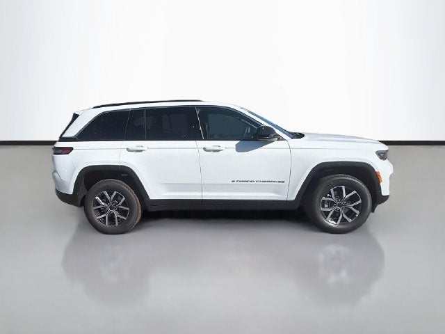 2027 Jeep Grand Cherokee Laredo