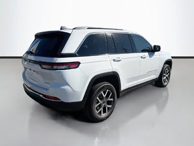 2027 Jeep Grand Cherokee Laredo
