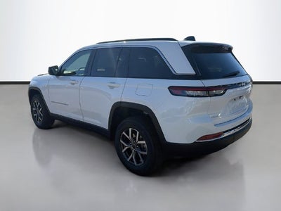 2027 Jeep Grand Cherokee Laredo