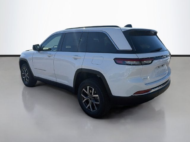 2027 Jeep Grand Cherokee Laredo