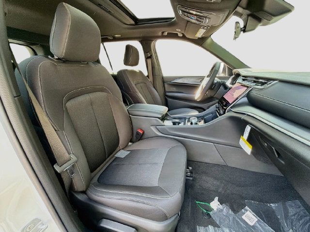 2027 Jeep Grand Cherokee Laredo X
