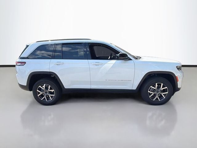 2027 Jeep Grand Cherokee Laredo X