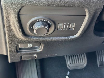 2027 Jeep Grand Cherokee Laredo