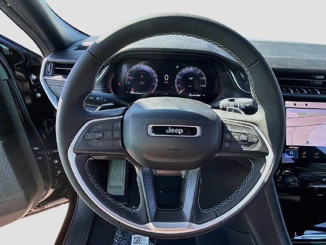 2027 Jeep Grand Cherokee Laredo