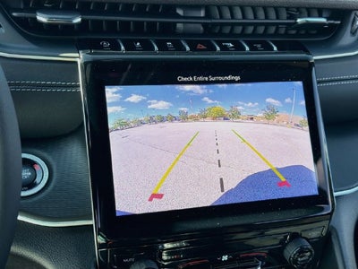 2027 Jeep Grand Cherokee Laredo