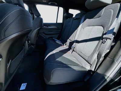 2027 Jeep Grand Cherokee Laredo