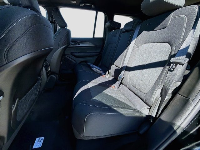 2027 Jeep Grand Cherokee Laredo