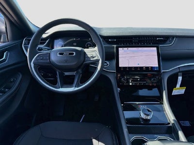 2027 Jeep Grand Cherokee Laredo