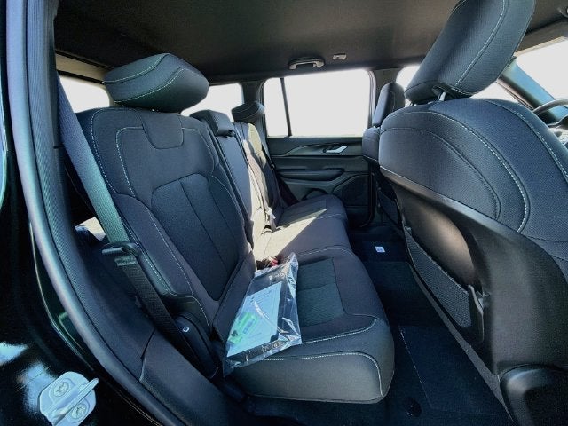 2027 Jeep Grand Cherokee Laredo