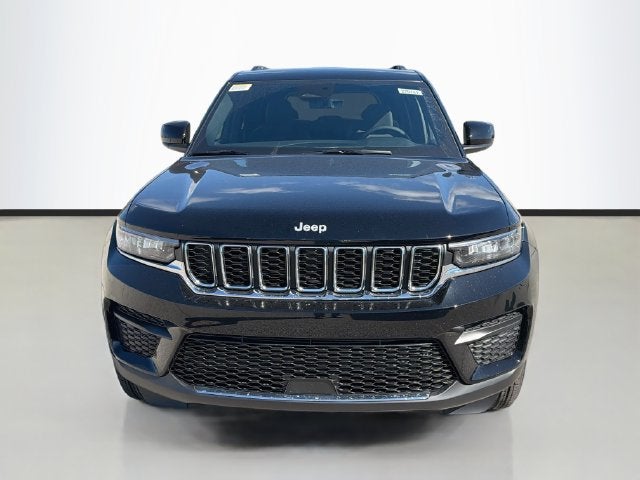 2027 Jeep Grand Cherokee Laredo