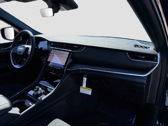 2027 Jeep Grand Cherokee Laredo