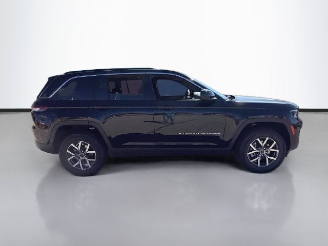 2027 Jeep Grand Cherokee Laredo
