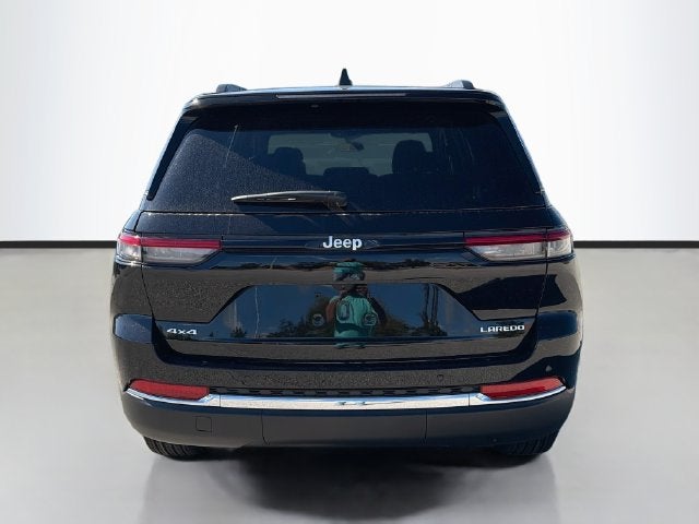 2027 Jeep Grand Cherokee Laredo