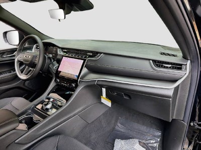 2027 Jeep Grand Cherokee Laredo