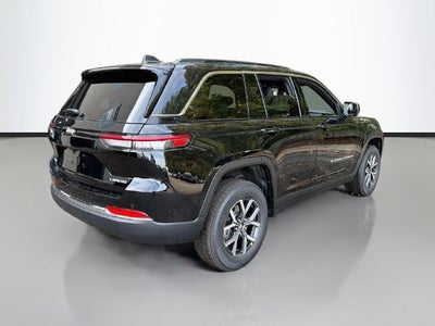 2027 Jeep Grand Cherokee Laredo