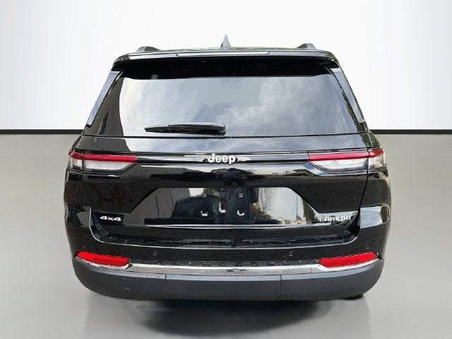 2027 Jeep Grand Cherokee Laredo