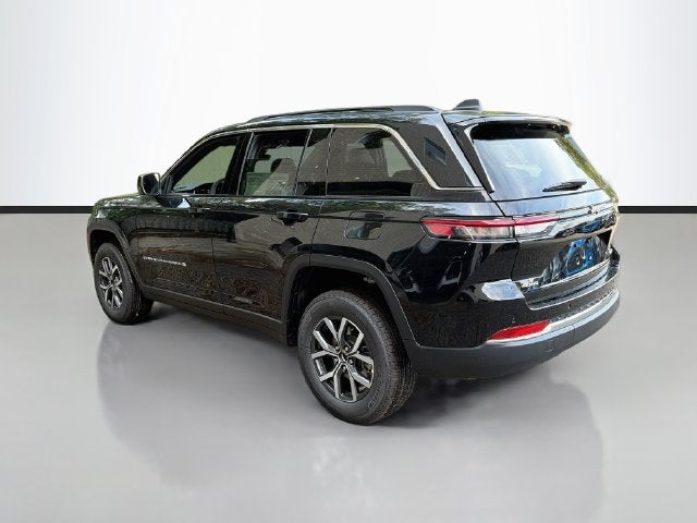 2027 Jeep Grand Cherokee Laredo