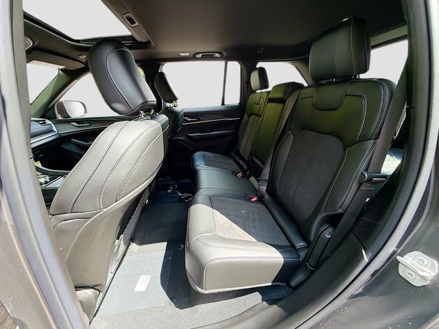 2026 Jeep Grand Cherokee Altitude