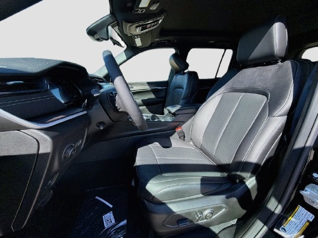 2027 Jeep Grand Cherokee Limited Reserve