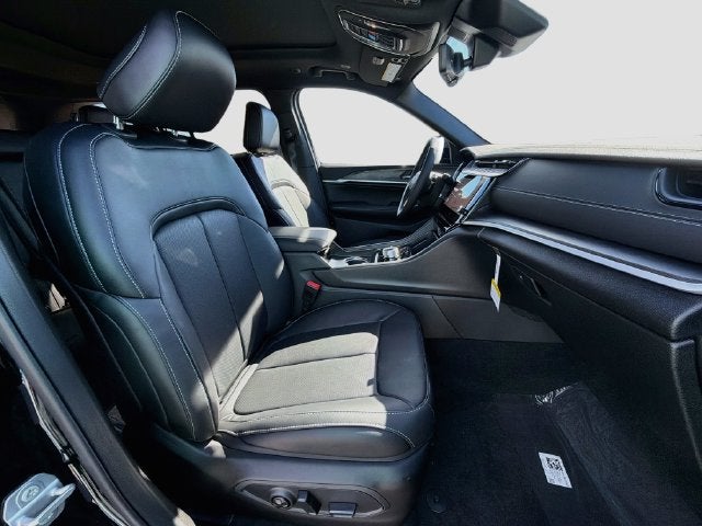 2027 Jeep Grand Cherokee Limited Reserve