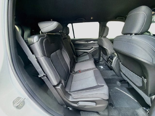 2027 Jeep Grand Cherokee L Laredo