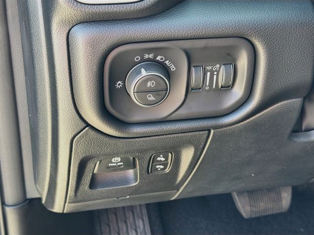 2027 RAM 1500 Big Horn/Lone Star