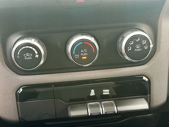 2024 RAM 1500 Big Horn/Lone Star BLUETOOTH
