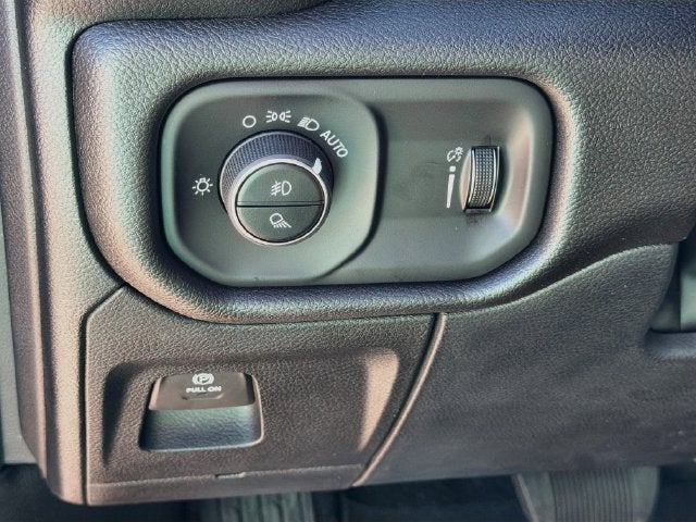 2027 RAM 1500 Big Horn/Lone Star