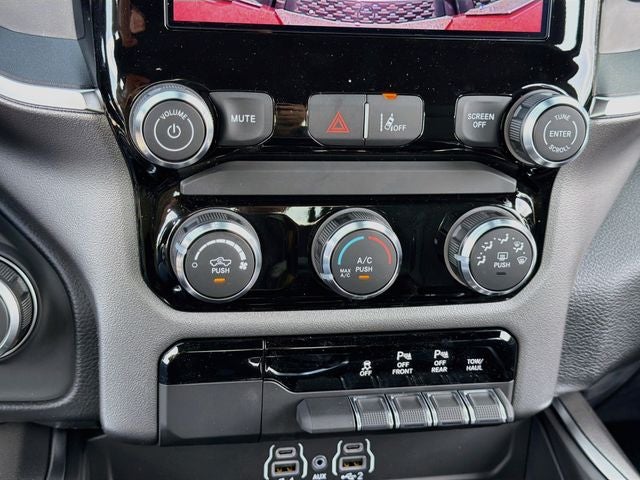 2027 RAM 1500 Big Horn/Lone Star