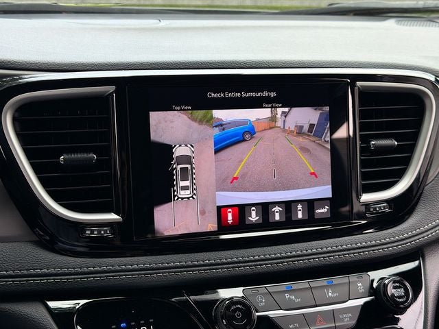 2027 Chrysler Pacifica Select