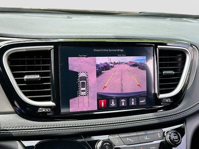 2027 Chrysler Pacifica Select