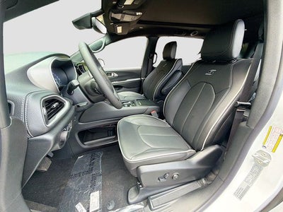 2027 Chrysler Pacifica Limited