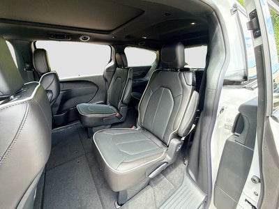2027 Chrysler Pacifica Limited