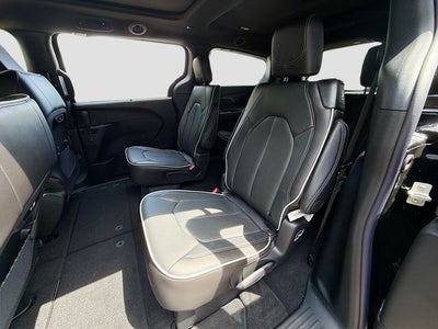 2027 Chrysler Pacifica Limited