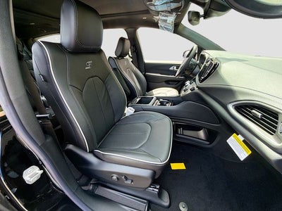 2027 Chrysler Pacifica Limited