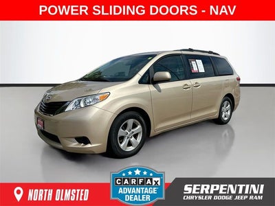 2014 Toyota Sienna LE 8 Passenger