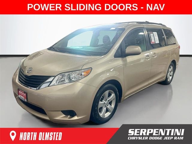 2014 Toyota Sienna LE 8 Passenger