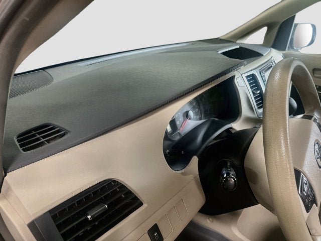2014 Toyota Sienna LE 8 Passenger